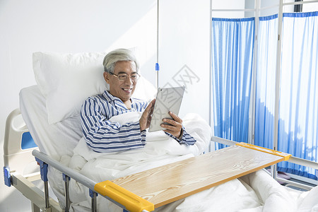 老年病人病床平板电脑图片