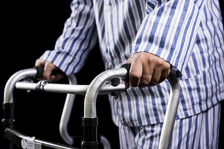 老人病护老年助步器高清图片