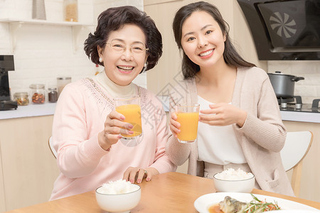 婆媳喜庆的母女背景