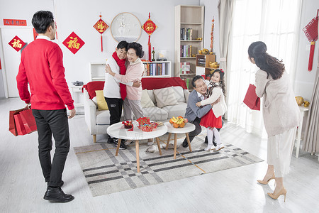 新年家庭进门欢迎新春高清图片素材