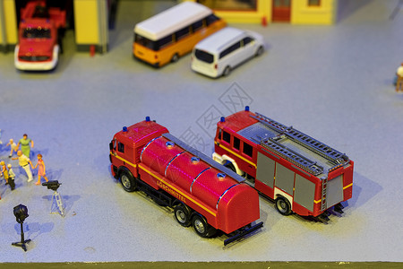 消防小人消防车背景
