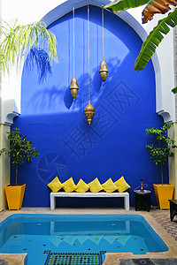 摩洛哥的阿拉伯风格泳池背景图片