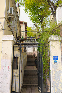 山东建筑大学青岛大学路建筑背景