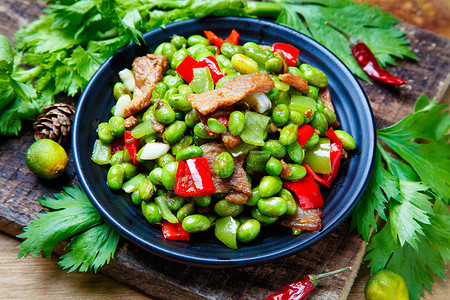 家常芹菜炒肉清香豌豆炒肉背景