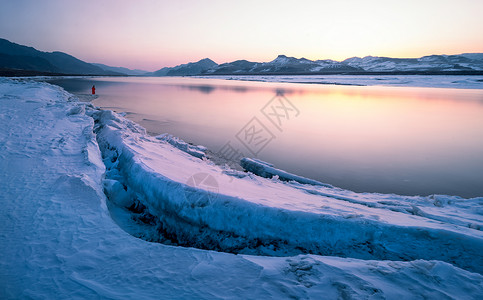 小雪节气美景冬日暖阳冰裂美景背景