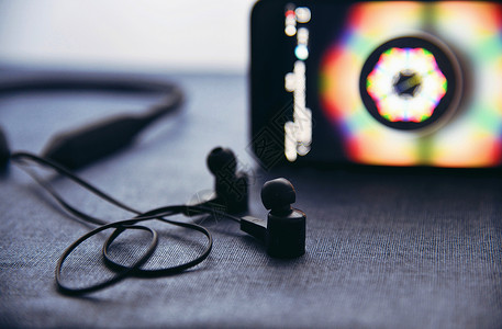 苹果电子产品播放音乐的无线蓝牙耳机背景