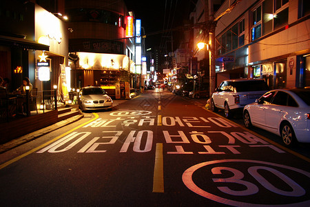 首尔酒吧韩国首尔街道夜景背景