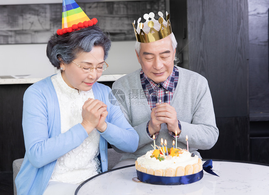 金婚夫妻过生日图片