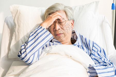 住院老人多功能病床高清图片