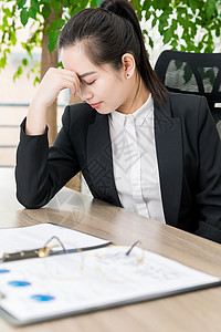 犯困的商务女性商务女性职场压力背景