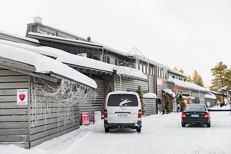 芬兰洛瓦涅米圣诞老人村屋檐白雪背景图片