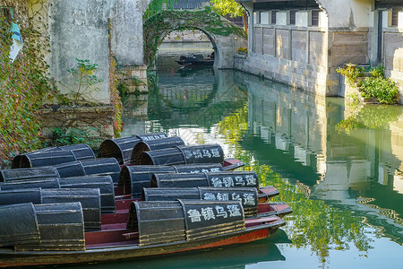 绍兴水乡浙江绍兴鲁镇景区乌篷船背景