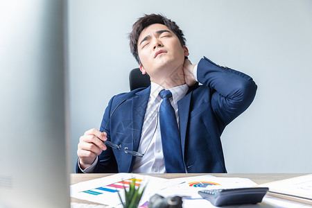 商务男性颈椎疼痛职业病背景图片