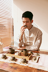 男性茶艺师喝茶背景图片