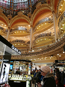 法国巴黎巴黎老佛爷百货商场背景图片