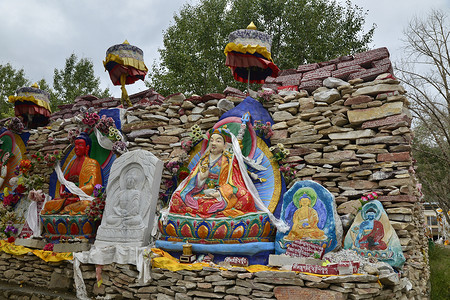 青海玉树藏族佛像背景图片