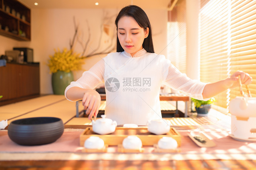 茶室饮茶女生形象图片