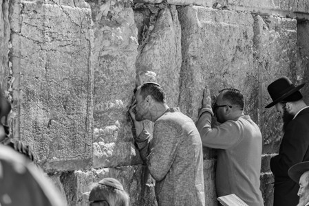 以色列哭墙之下高清图片