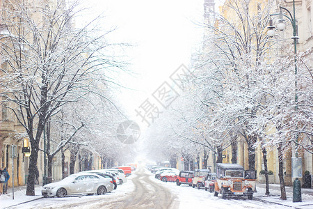 浪漫欧洲雪后布拉格街道背景