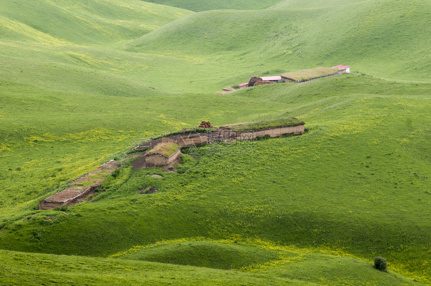 新疆草原牧场山地图片