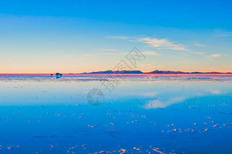 冰乌伦玻利维亚天空之镜背景