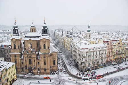 布拉格老城雪景高清图片