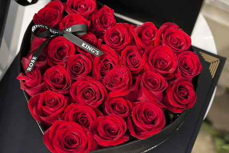 一盒玫瑰红玫瑰花礼盒背景