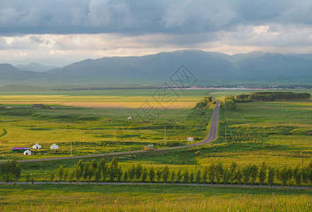 新疆风光沥青公路一路延伸图片