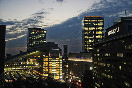 大阪城市建筑夜景图片