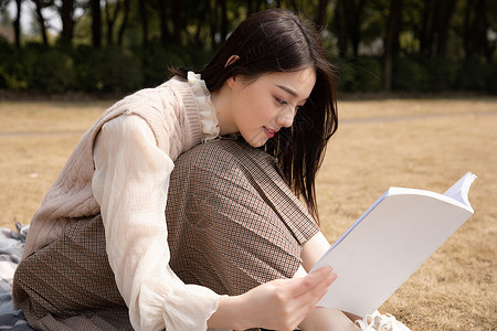 美女读书图片