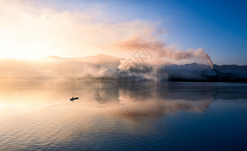 秋雾在水一方风景背景