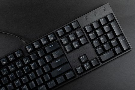 黑色背景中的机械键盘科技高清图片素材