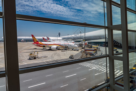 飞机窗外飞机深圳国际机场停机坪背景
