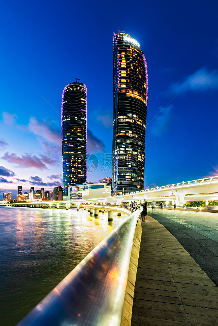 厦门双子塔建筑夜景图片