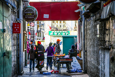 藏历新年的拉萨街头高清图片
