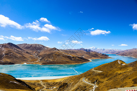 蓝绿色舞台灯冬天蓝绿色宝石般的羊湖羊卓雍措背景