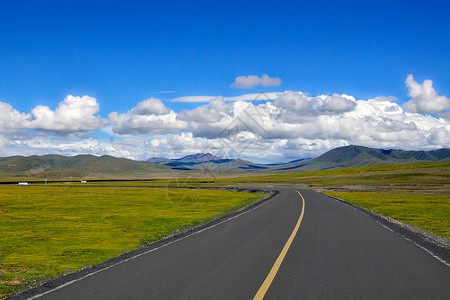 西藏自驾游318国道风景背景