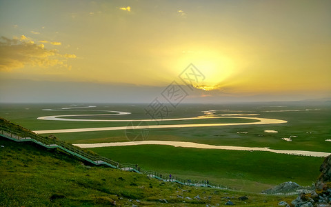 新疆九区十八弯天鹅湖图片