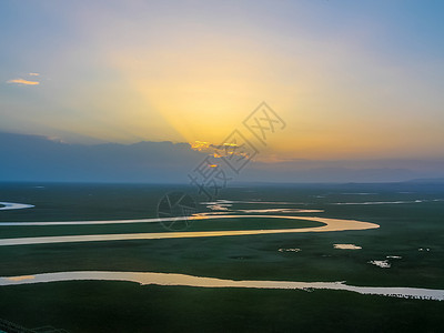 新疆九区十八弯天鹅湖背景图片