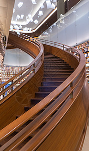 书店旋转楼梯图片
