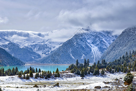 雀儿山冬季新路海风光背景