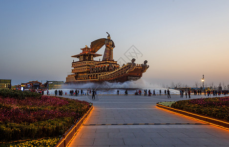 西安昆明池遗址公园汉武帝雕塑背景图片