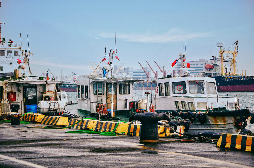 台湾高雄港停泊的船只图片