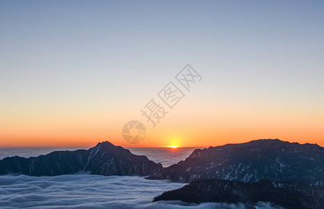 上汽红岩四川红岩顶日出背景