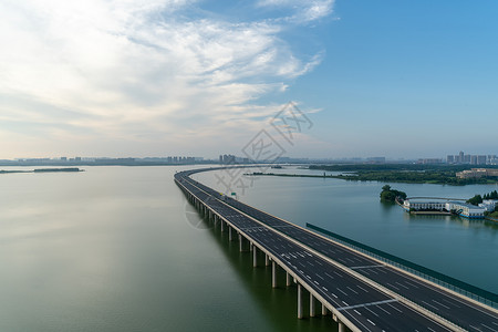 一望无际的跨湖大桥背景