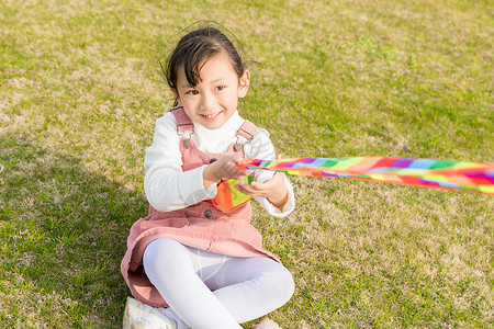 女孩公园放风筝图片