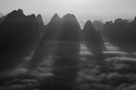 桂林阳朔大面山云海日出喀斯特地貌高清图片素材