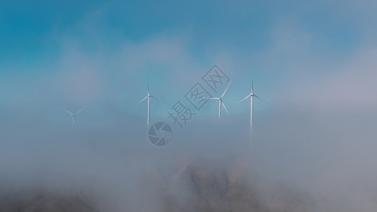 风力发电机天空之镜天湖高清图片