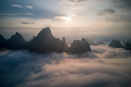 云气势桂林兴坪相公山日出云海风光背景