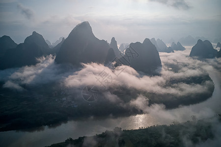 云气势桂林兴坪相公山日出云海风光背景